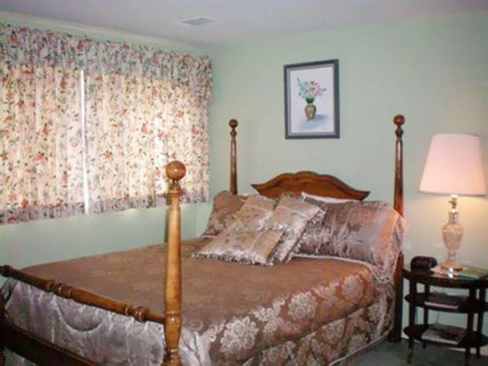 Montague Inn Saginaw Bagian luar foto